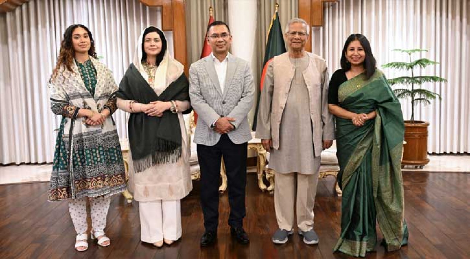 প্রধান উপদেষ্টার সঙ্গে স্ত্রী-কন্যাসহ তারেক রহমানের প্রায় দুই ঘণ্টার  সাক্ষাৎ