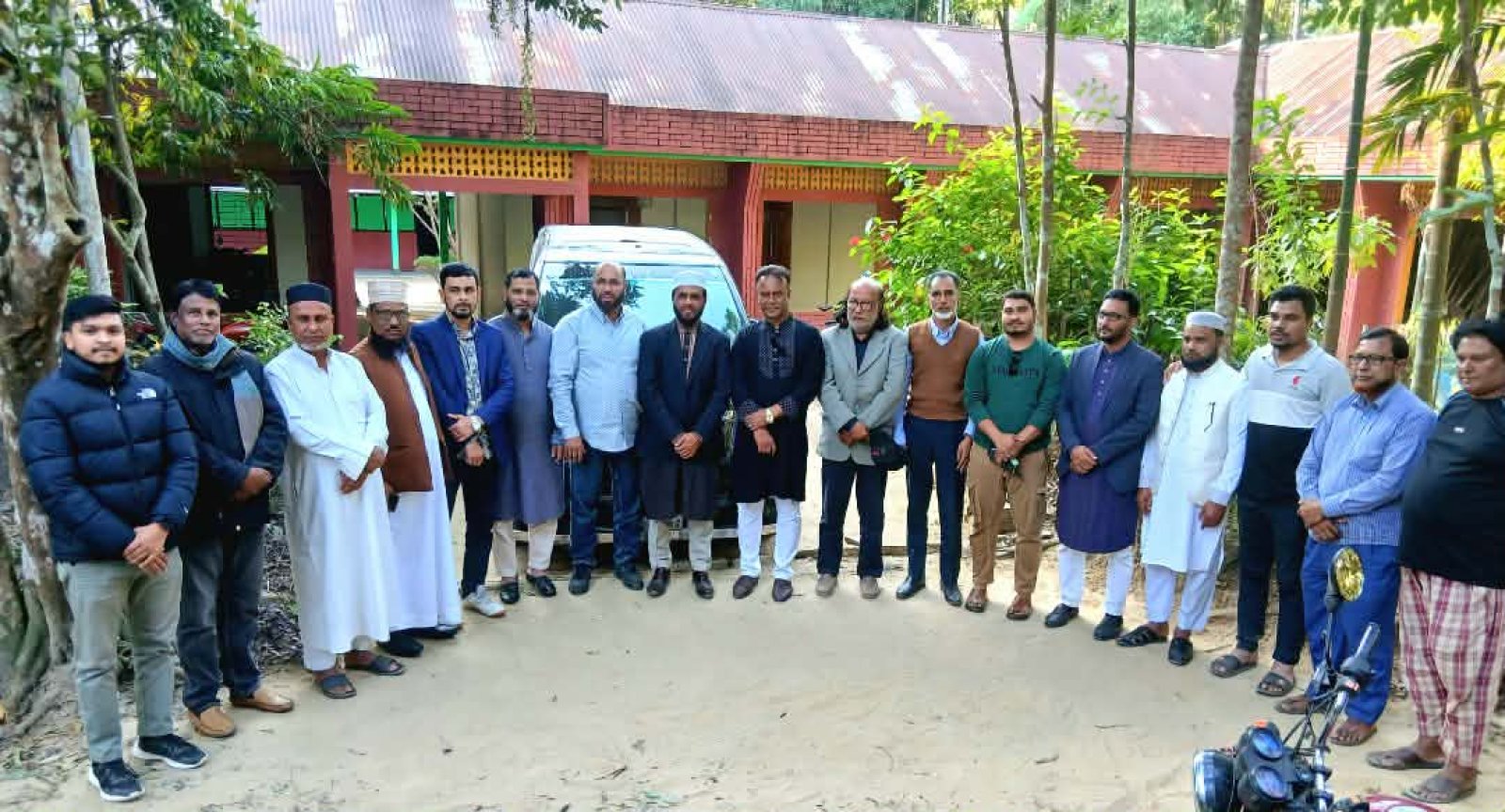 বড়লেখার পূর্ব তারাদরম গ্রামের অবহেলিত রাস্তা উন্নয়নে আলোচনা সভা
