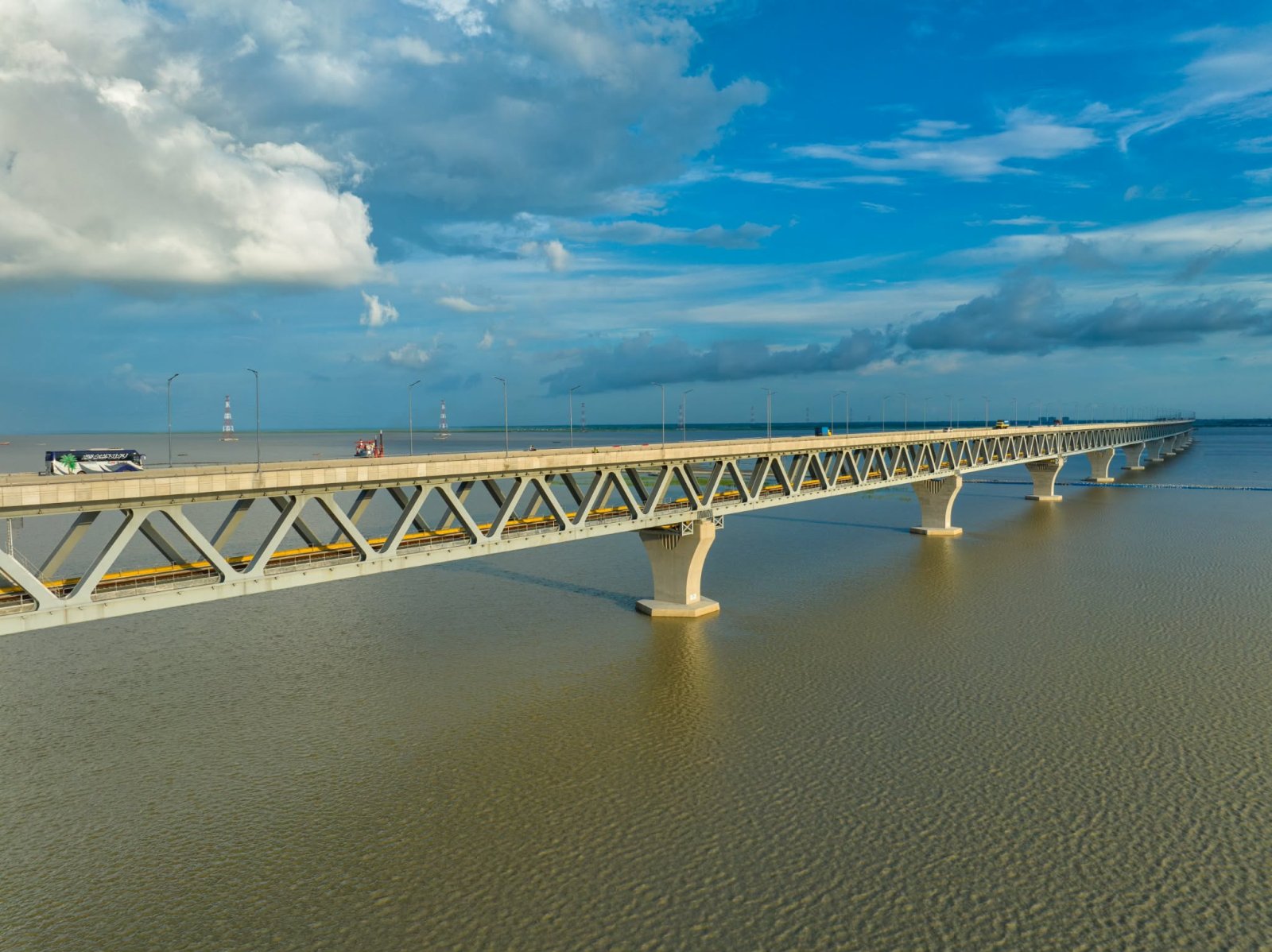 পদ্মা সেতুতে টোল আদায়ের অনন্য মাইলফলক: ৩ হাজার কোটি টাকা অতিক্রম