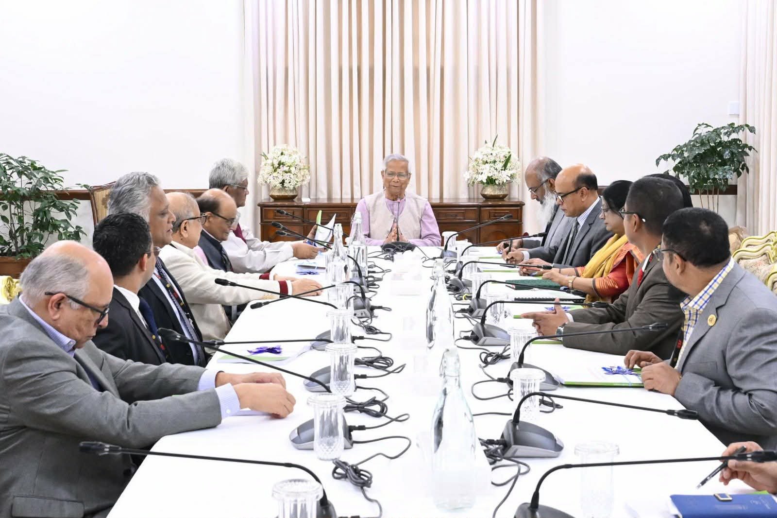 প্রধান উপদেষ্টার কাছে জাতীয় কর কাঠামো পুনর্বিন্যাস সংক্রান্ত কমিটির প্রতিবেদন পেশ