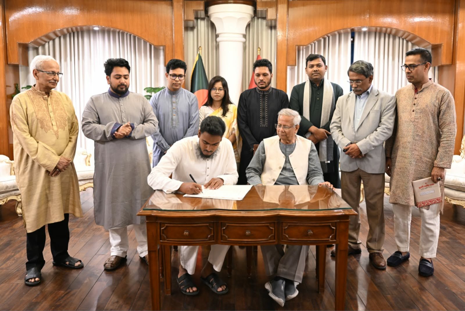 জুলাই সনদে স্বাক্ষর করেছে এনসিপি, ধন‍্যবাদ জানালেন প্রধান উপদেষ্টা