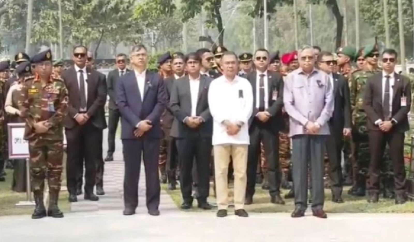 পিলখানায় নিহত সেনাদের প্রতি রাষ্ট্রপতি ও প্রধানমন্ত্রীর শ্রদ্ধা