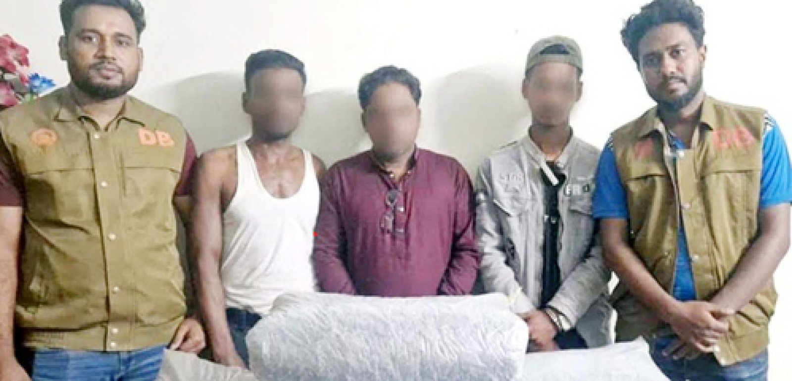 মাধবপুরে ১০ কেজি গাঁজাসহ ৩ মাদক কারবারি আটক