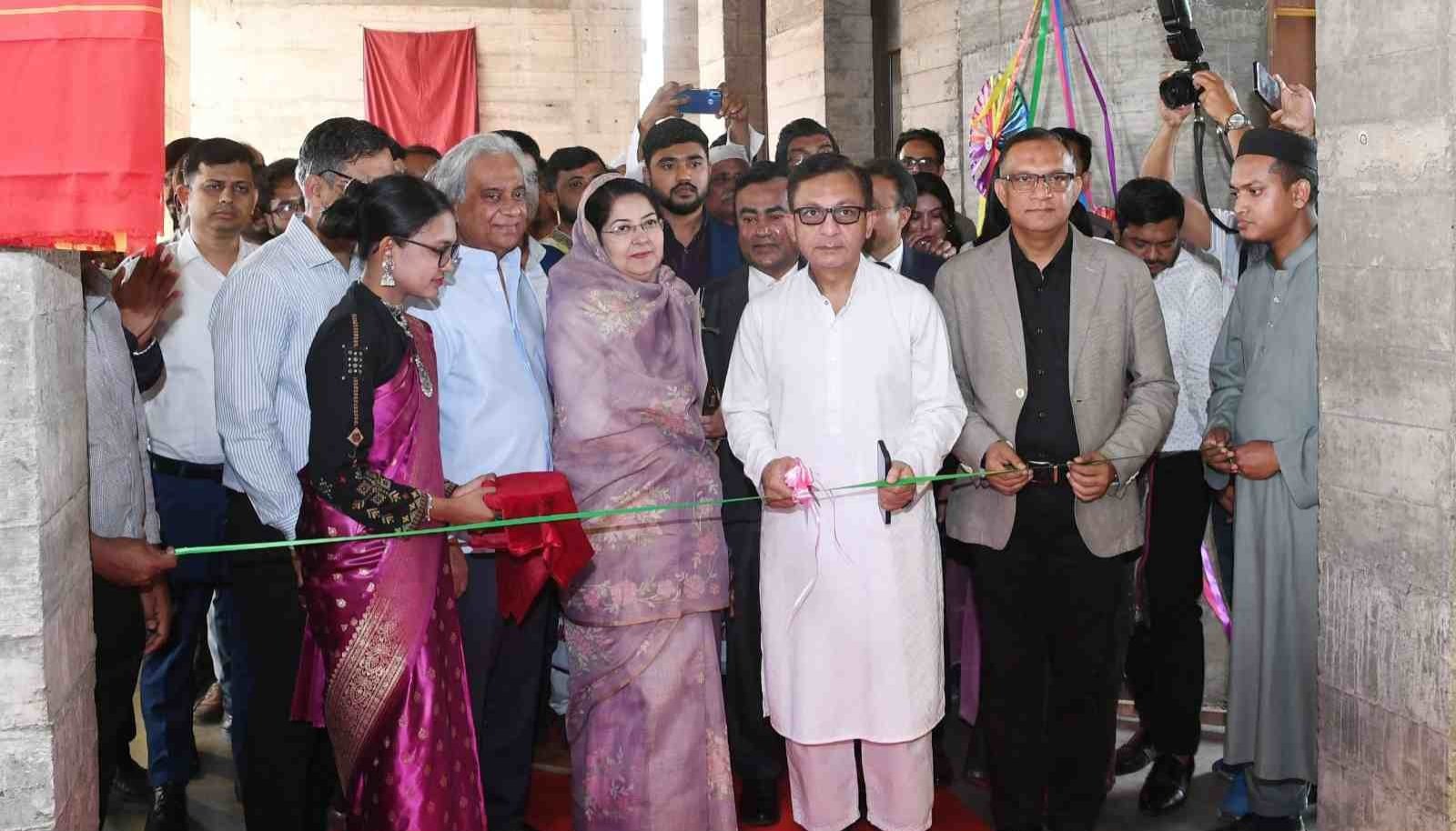 তাঁতপণ্যের সম্ভাবনা কাজেলানগাতে উন্নত বিপণন জরুরি: বস্ত্র, পাট, শিল্প ও বাণিজ্য মন্ত্রী খন্দকার মুক্তাদির