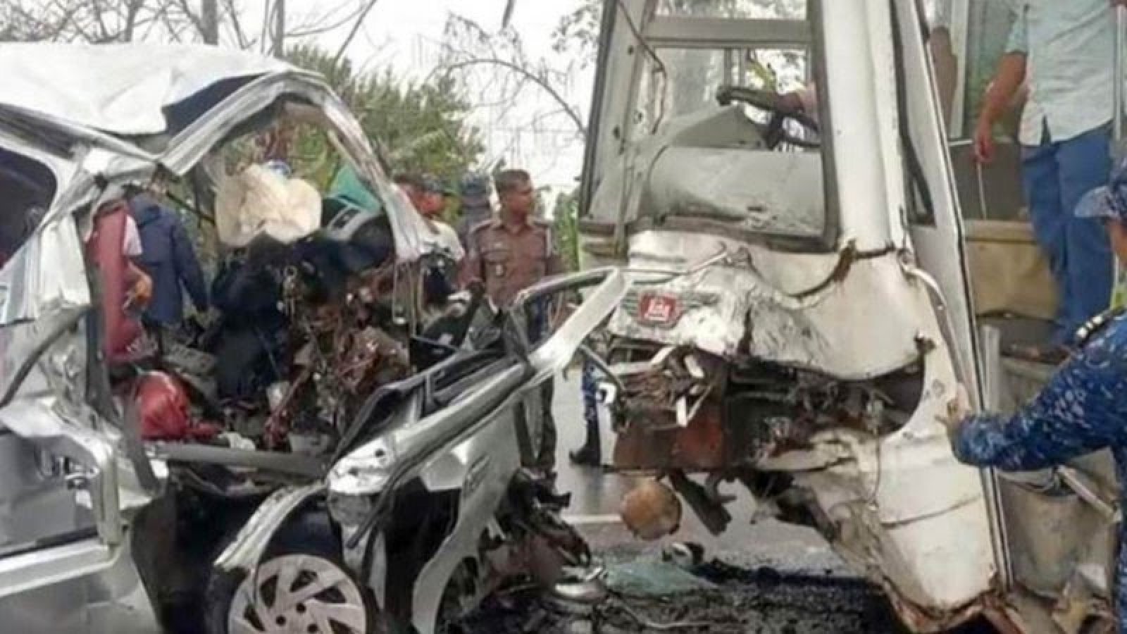 বিয়ের গাড়ি এখন লাশের মিছিল: বাগেরহাটে ঝরল ১৪ প্রাণ