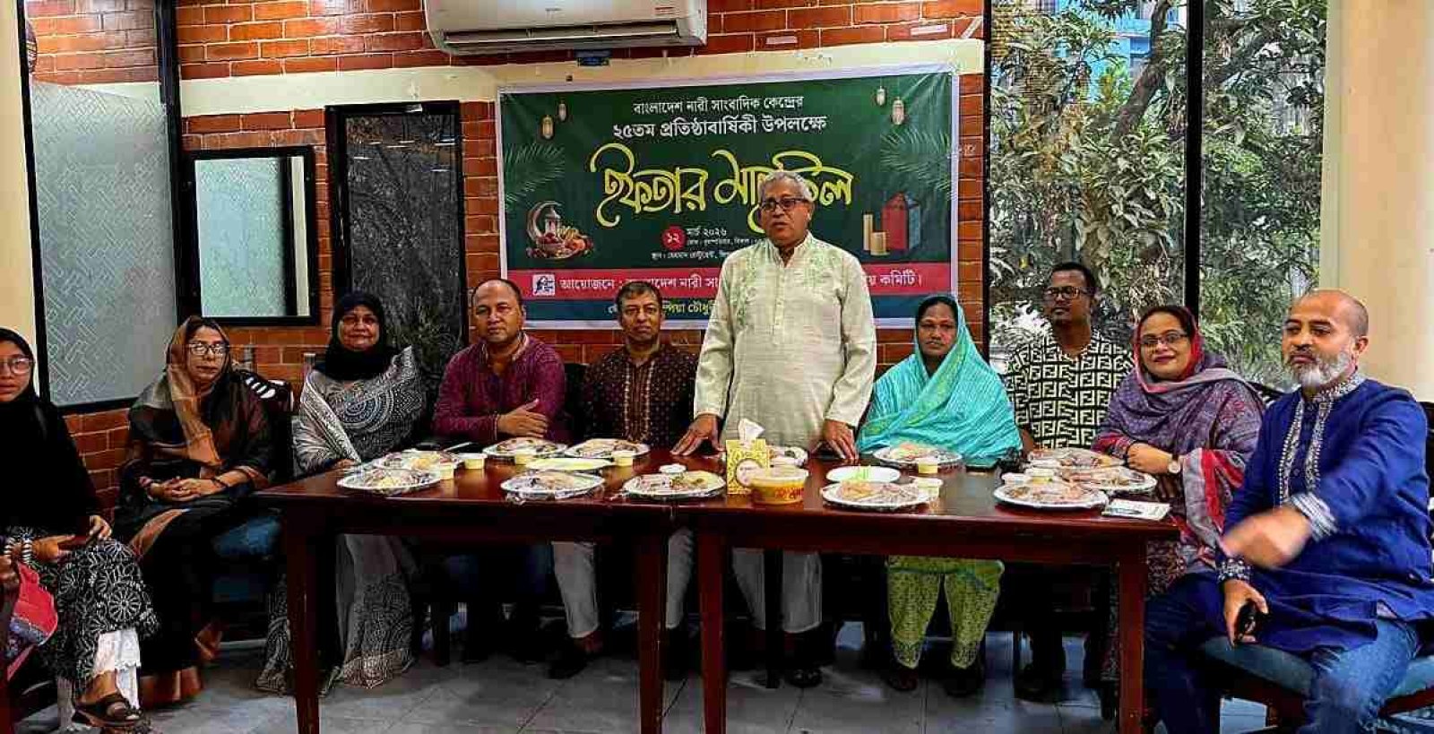 পেশাগত ব্যস্ততা ছাপিয়ে ইফতারের খুশিতে মাতলেন নারী সাংবাদিকরা