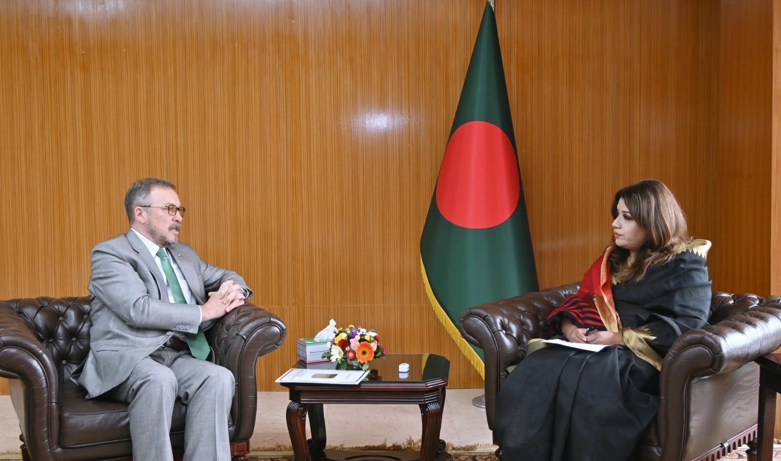 বাংলাদেশ-রাশিয়া সম্পর্ক জোরদারে গুরুত্ব: পররাষ্ট্র প্রতিমন্ত্রীর সাথে রুশ রাষ্ট্রদূতের বৈঠক