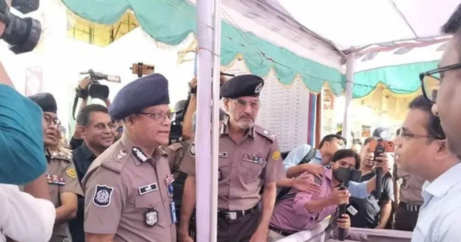 অতিরিক্ত ভাড়া ও হয়রানি রোধে কঠোর বার্তা; গাবতলী টার্মিনাল পরিদর্শনে পুলিশের শীর্ষ কর্তারা