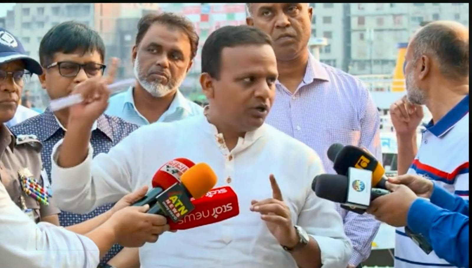 নৌপথে নিরাপত্তার কড়াকড়ি: মাঝনদীতে নৌকা থেকে লঞ্চে যাত্রী তোলা বন্ধের নির্দেশ