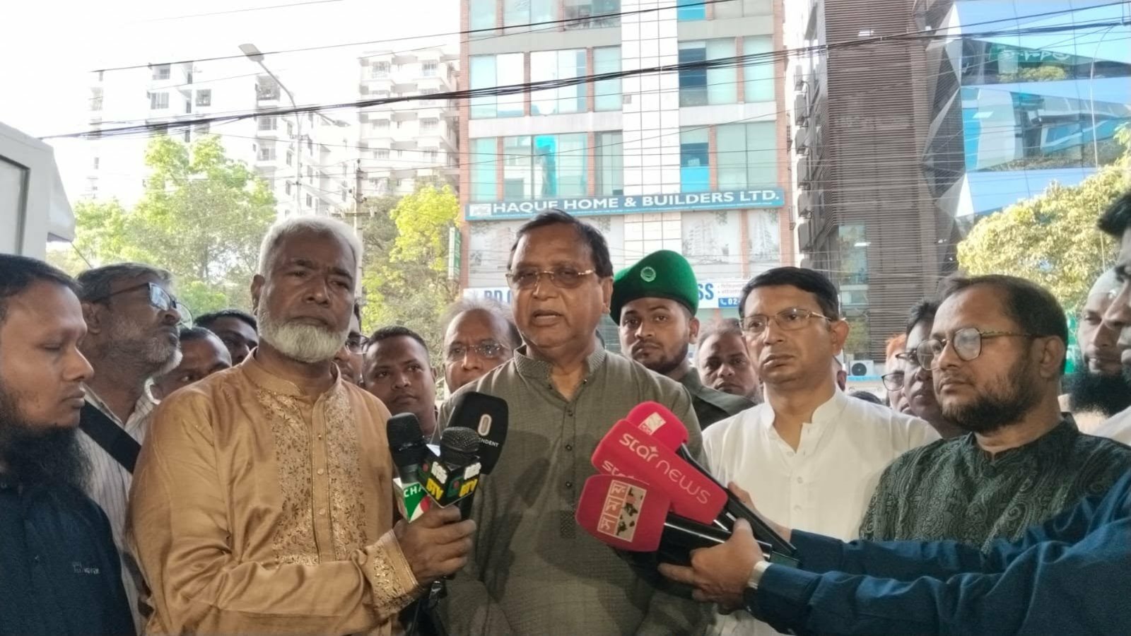 আহত কর্মীর চিকিৎসার দায়িত্ব নেবে ডিএসসিসি