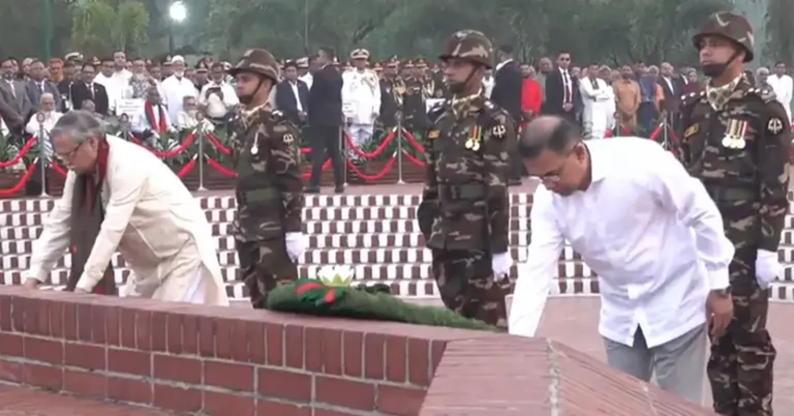 স্বাধীনতা দিবসে জাতীয় স্মৃতিসৌধে রাষ্ট্রপতি-প্রধানমন্ত্রীর শ্রদ্ধা