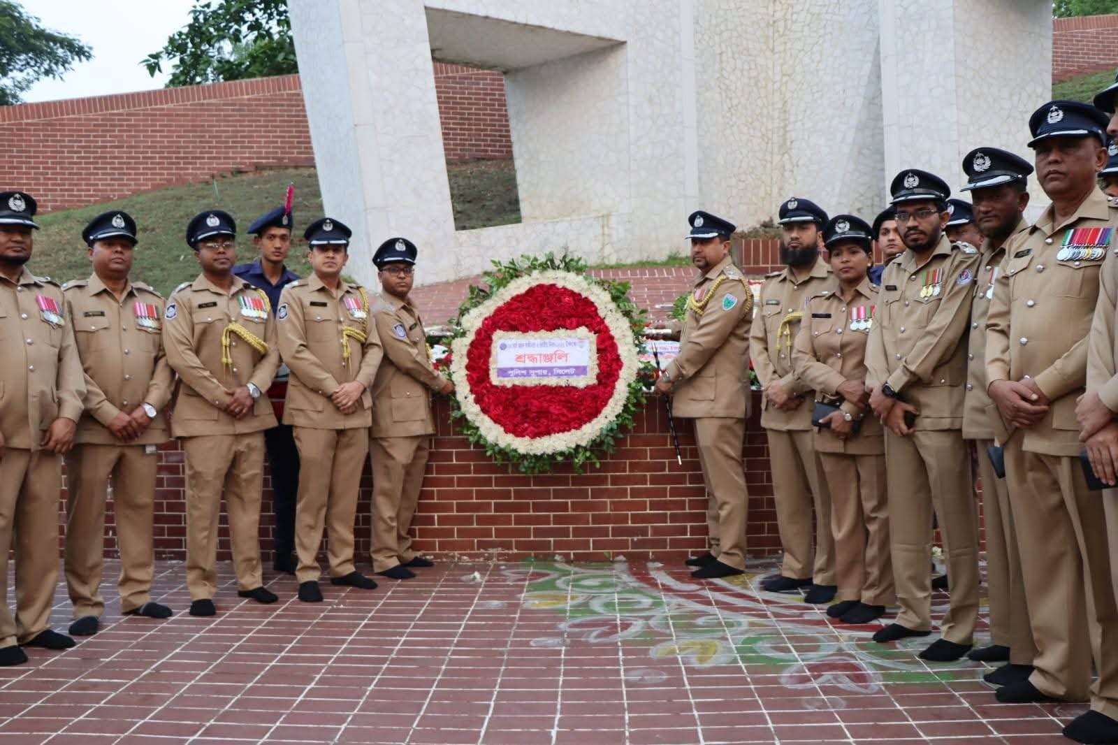 স্বাধীনতা দিবসে সিলেটে পুলিশ সুপারের শ্রদ্ধা নিবেদন