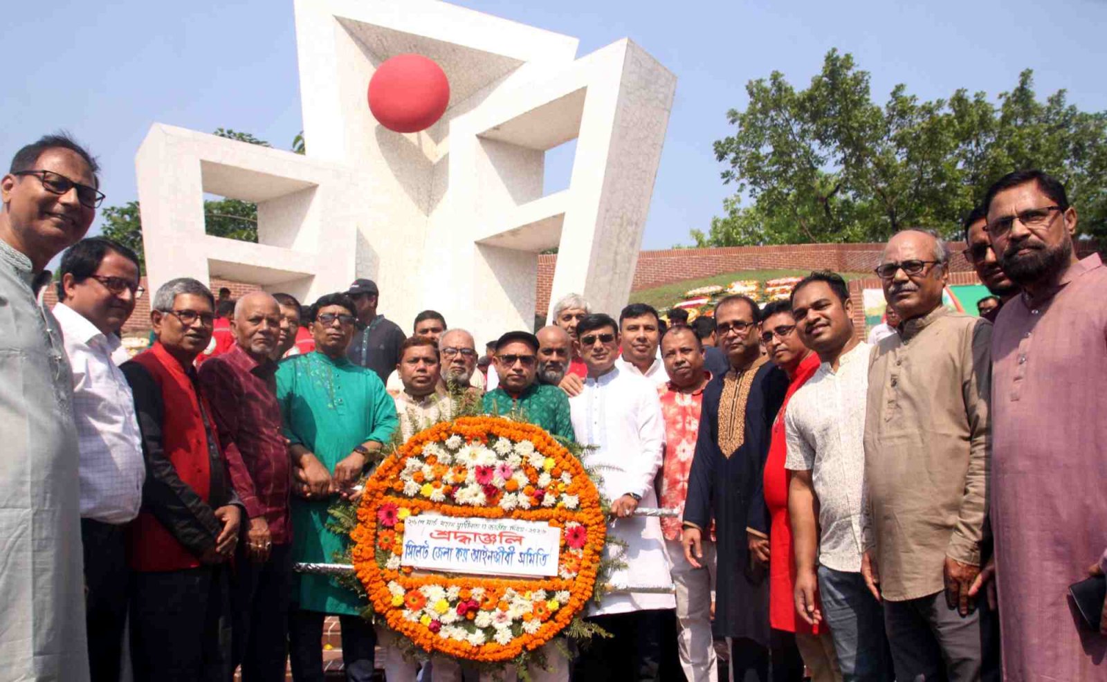 মহান স্বাধীনতা দিবসে সিলেট জেলা কর আইনজীবী সমিতির শ্রদ্ধাঞ্জলি অর্পণ