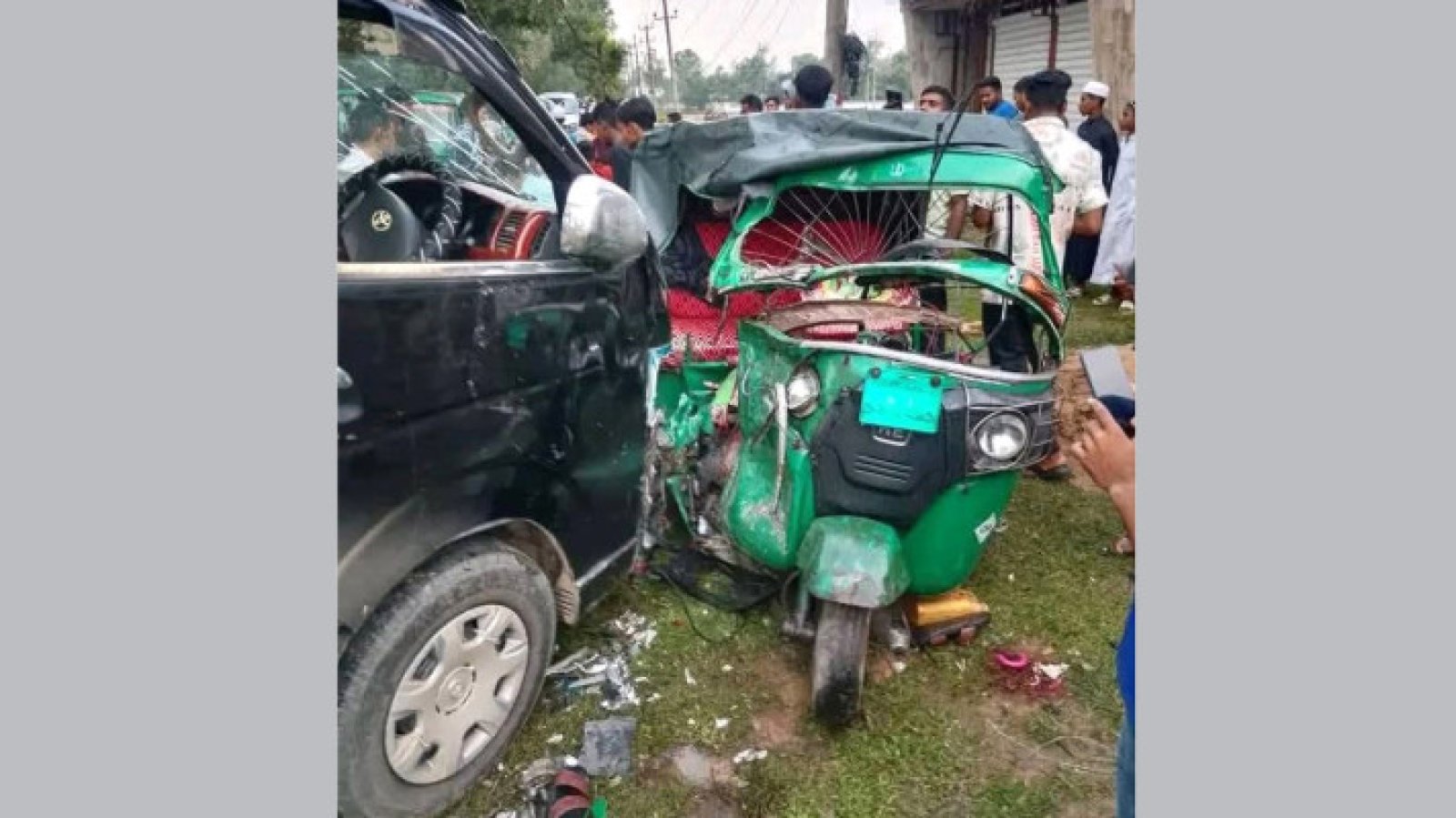 শ্রীমঙ্গলে অটোরিকশা-মাইক্রোবাস মুখোমুখি সংঘর্ষে ৩ নিহত