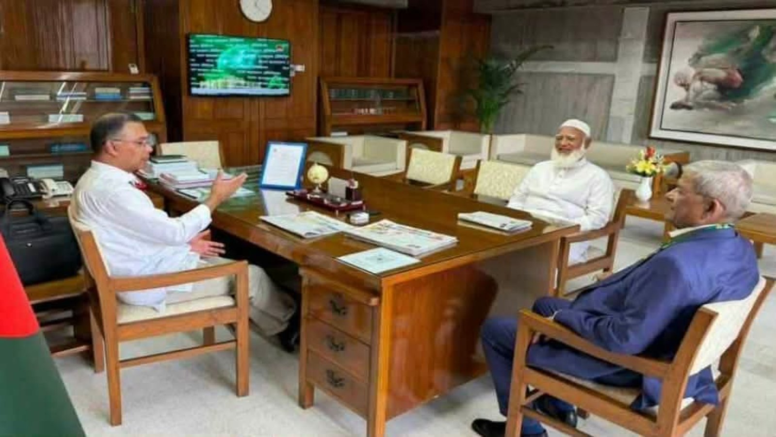 প্রধানমন্ত্রীর সঙ্গে বিরোধীদলীয় নেতার সৌজন্য সাক্ষাৎ: জানাজা থেকে কার্যালয় পর্যন্ত শিষ্টাচারের দৃষ্টান্ত