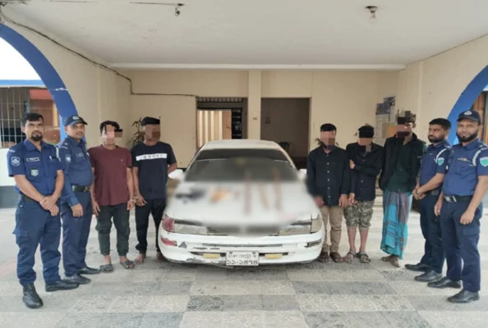 মৌলভীবাজারে ডাকাতির প্রস্তুতিকালে সরঞ্জাম ও প্রাইভেটকারসহ ৫ ডাকাত গ্রেফতার