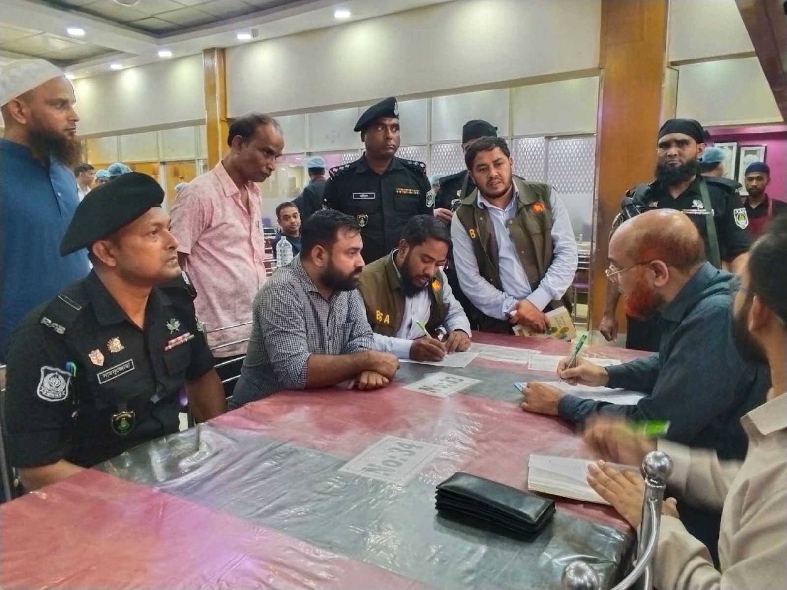 নিরাপদ খাদ্য আইনে অভিযান: দক্ষিণ সুরমায় দুই প্রতিষ্ঠানকে দেড় লাখ টাকা জরিমানা