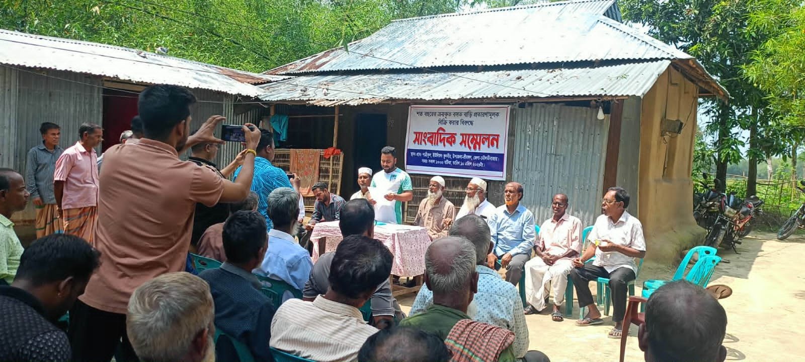 শ্রীমঙ্গলে শত বছরের বসতভিটা বিক্রির অভিযোগ, উচ্ছেদের শঙ্কায় হিন্দু পরিবার