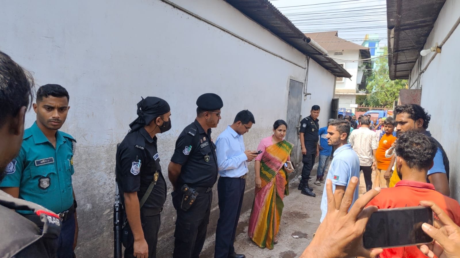 কৃত্রিম সংকট সহ্য করা হবে না”—র‍্যাবের হুঁশিয়ারি, তিন জেলায় অভিযান ও জরিমানা ২১ হাজার