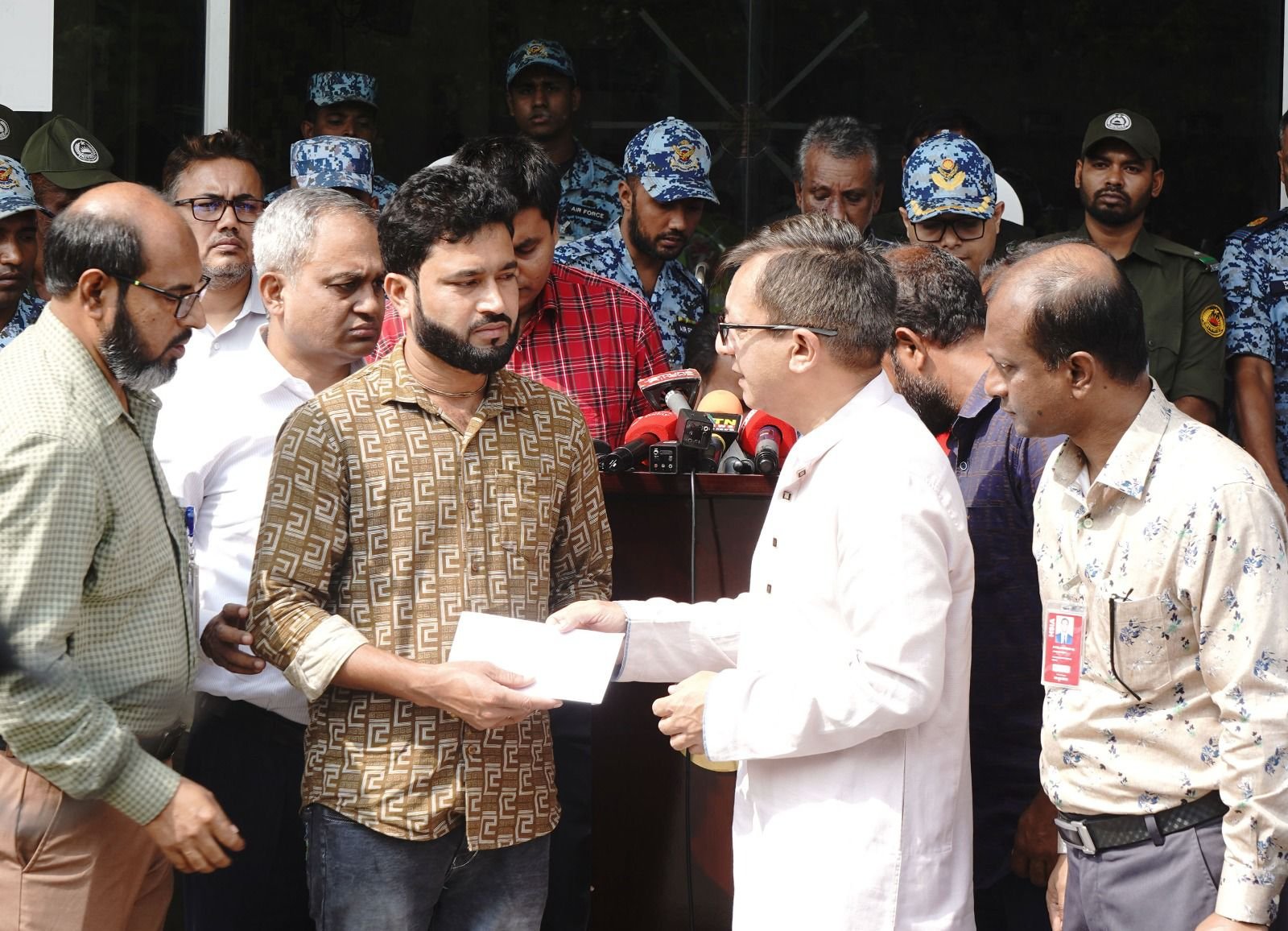 বাহরাইনে নিহত প্রবাসী গিরিশ চন্দ্র সূত্রধরের  মরদেহ দেশে পৌঁছেছে, পরিবারের কাছে হস্তান্তর