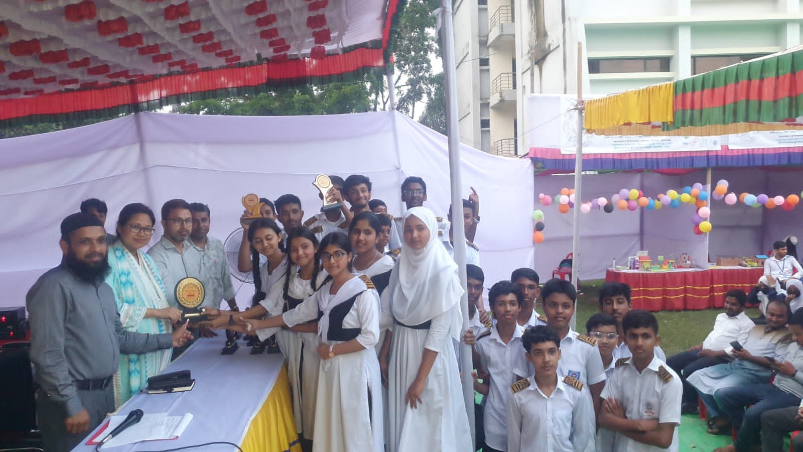 ছাতকে বিজ্ঞান-প্রযুক্তি মেলা জমজমাট: উদ্ভাবনী প্রকল্পে সেরা সরকারি বহুমুখী মডেল উচ্চ বিদ্যালয়