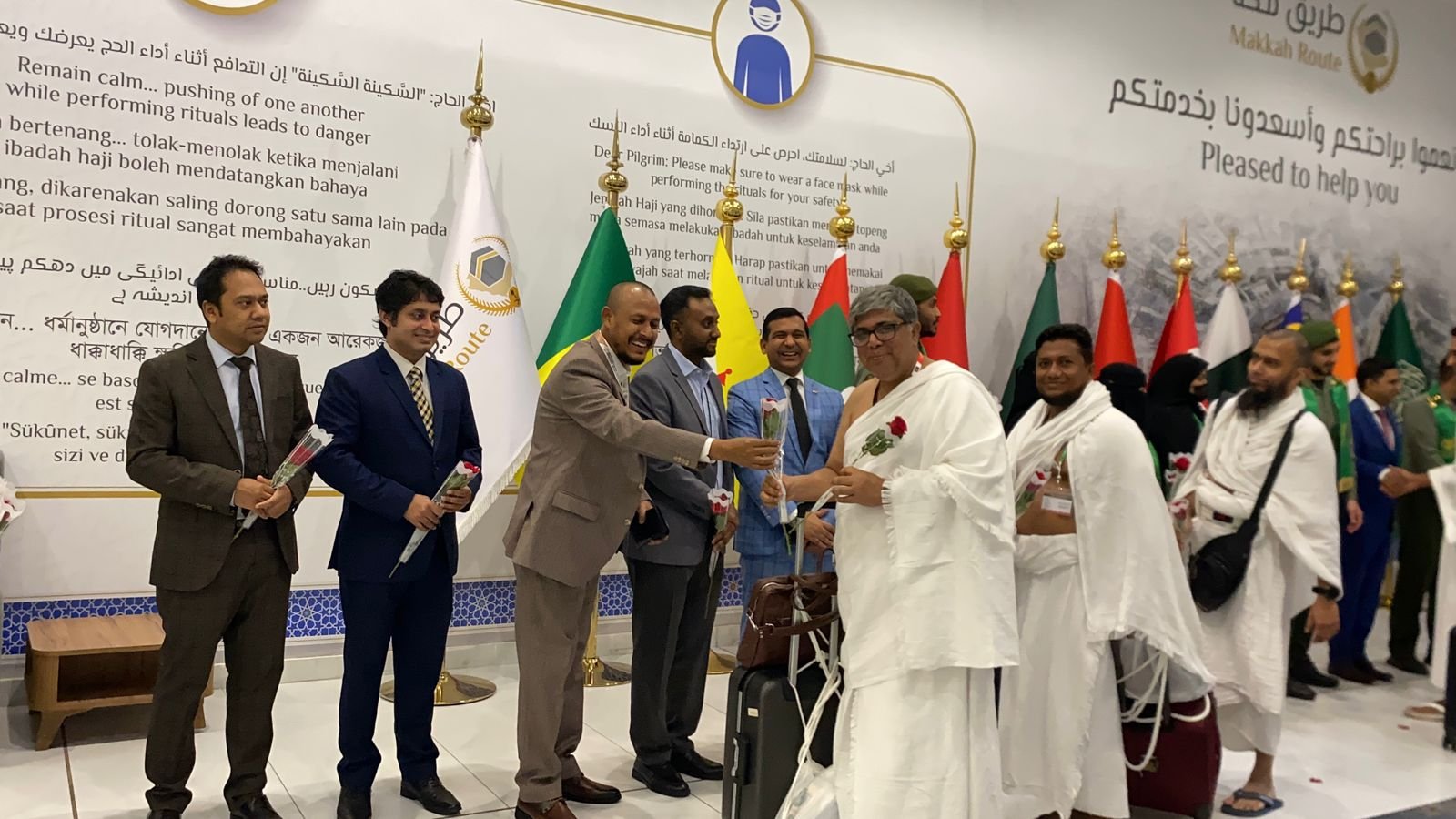 বাংলাদেশের প্রথম হজ ফ্লাইট সৌদি আরবে পৌঁছাল, জেদ্দায় উষ্ণ অভ্যর্থনা