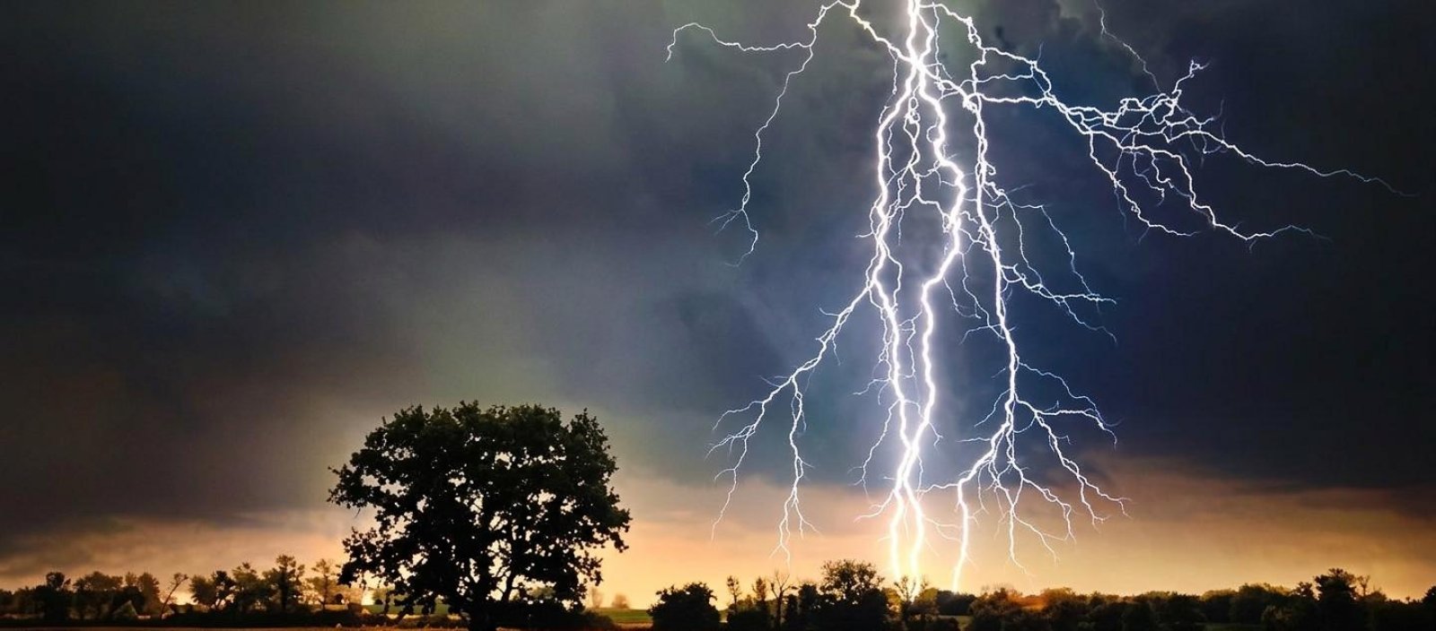 ধর্মপাশায় পৃথক স্থানে বজ্রপাতে ২ জনের মৃত্যু, আহত আরও ৫