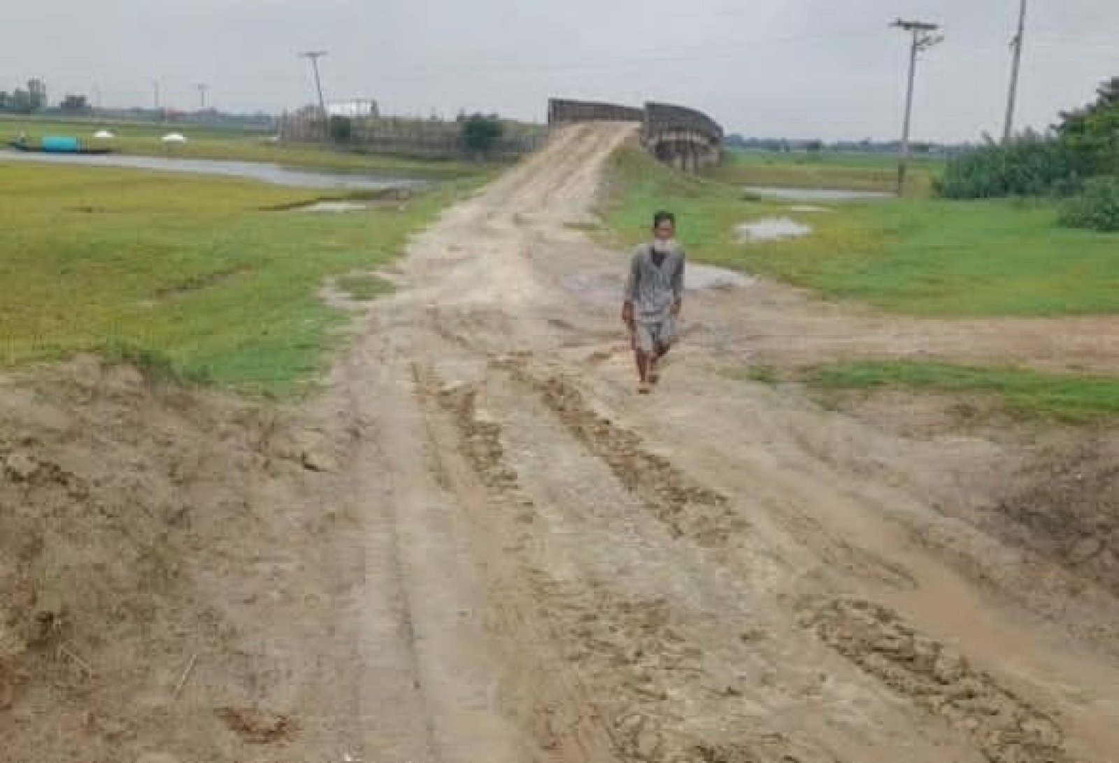 সেতু আছে, নেই সংযোগ সড়ক—কামারখালী নদীতে ১১ বছরেও দুর্ভোগ কাটেনি হাজারো পরিবার