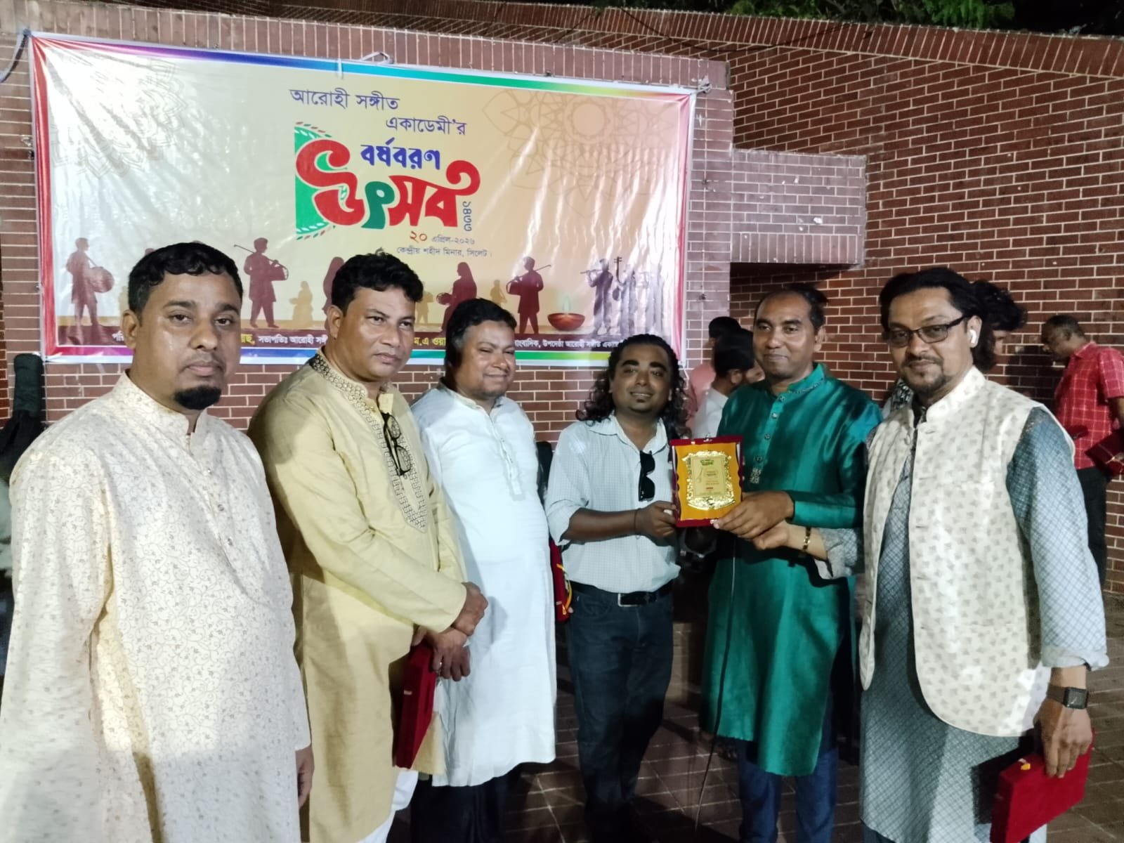 আরোহী সংগীত একাডেমির আয়োজনে সিলেট কেন্দ্রীয় শহীদ মিনারে বর্ণাঢ্য বাংলা বর্ষবরণ উৎসব অনুষ্ঠিত