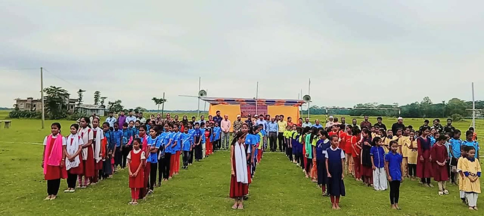 শান্তিগঞ্জে প্রাথমিক বিদ্যালয় গোল্ডকাপ ফুটবল টুর্নামেন্টের বর্ণাঢ্য উদ্বোধন