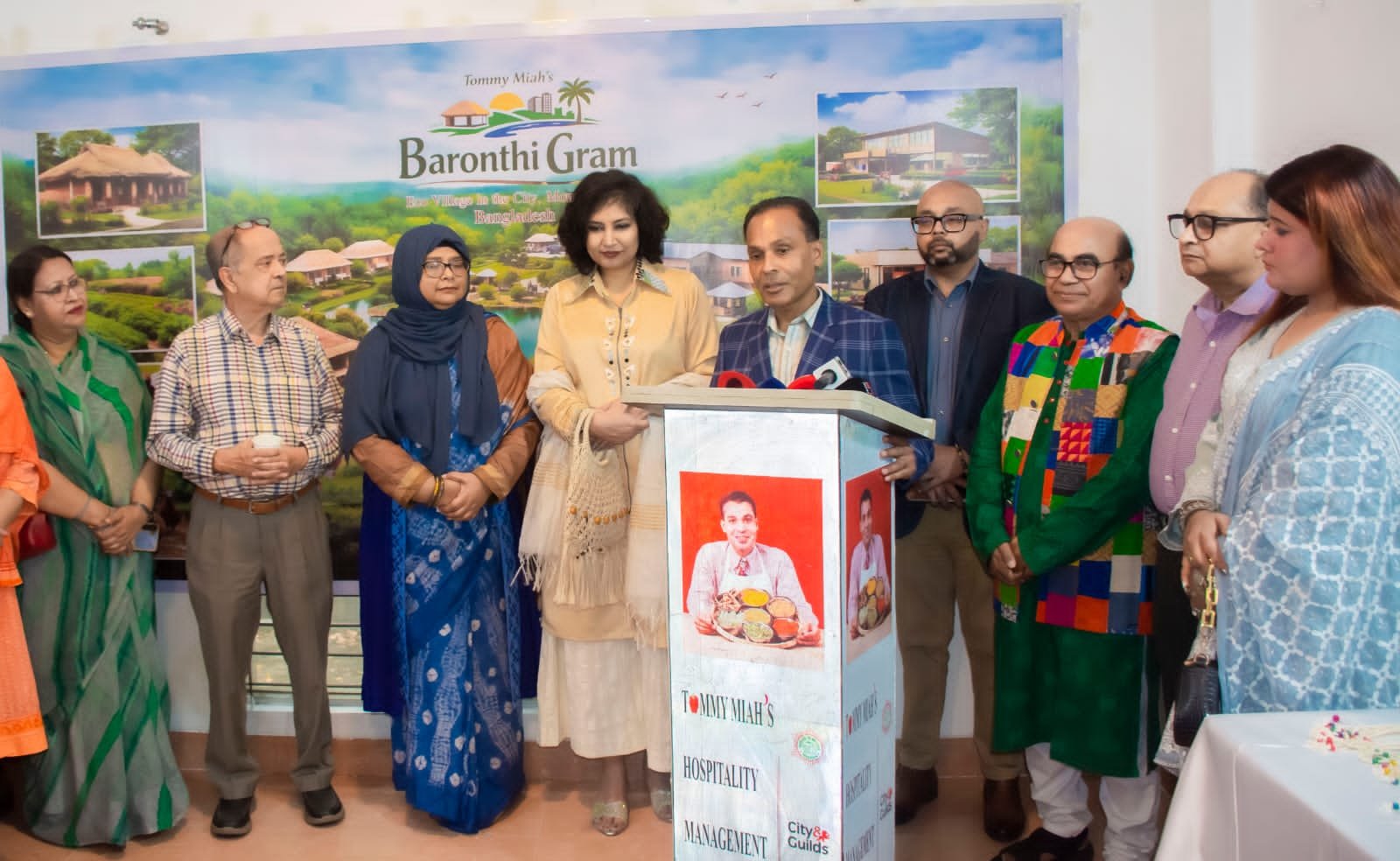 নারী নেতৃত্বে গ্রামীণ ঐতিহ্যের নতুন অধ্যায়: মৌলভীবাজারে ‘টমি মিয়ার বারোন্তি গ্রাম’ ক্র্যাফট হাউসের যাত্রা শুরু