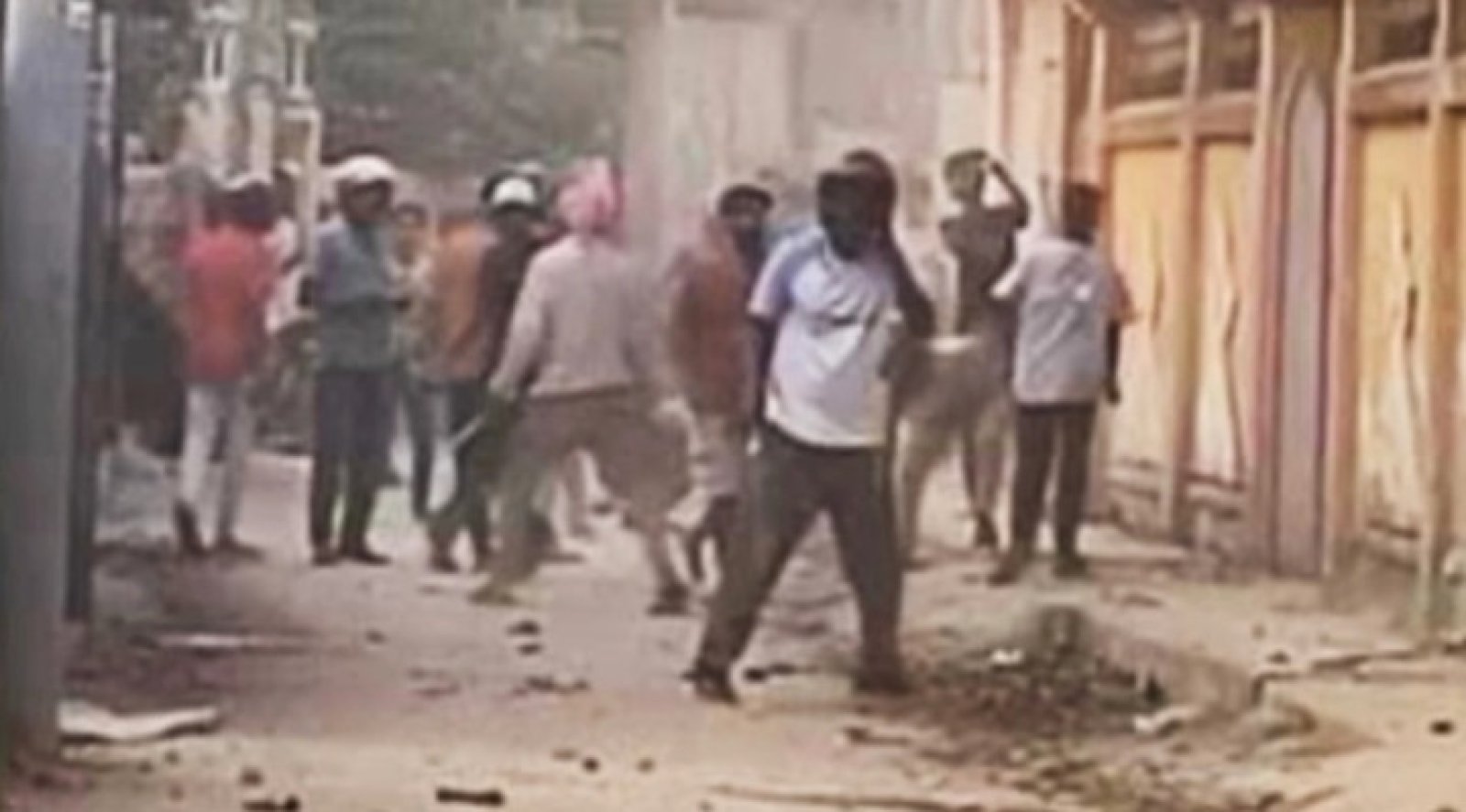 দক্ষিণ চর্থায় টানা সংঘর্ষে আহত ৩০