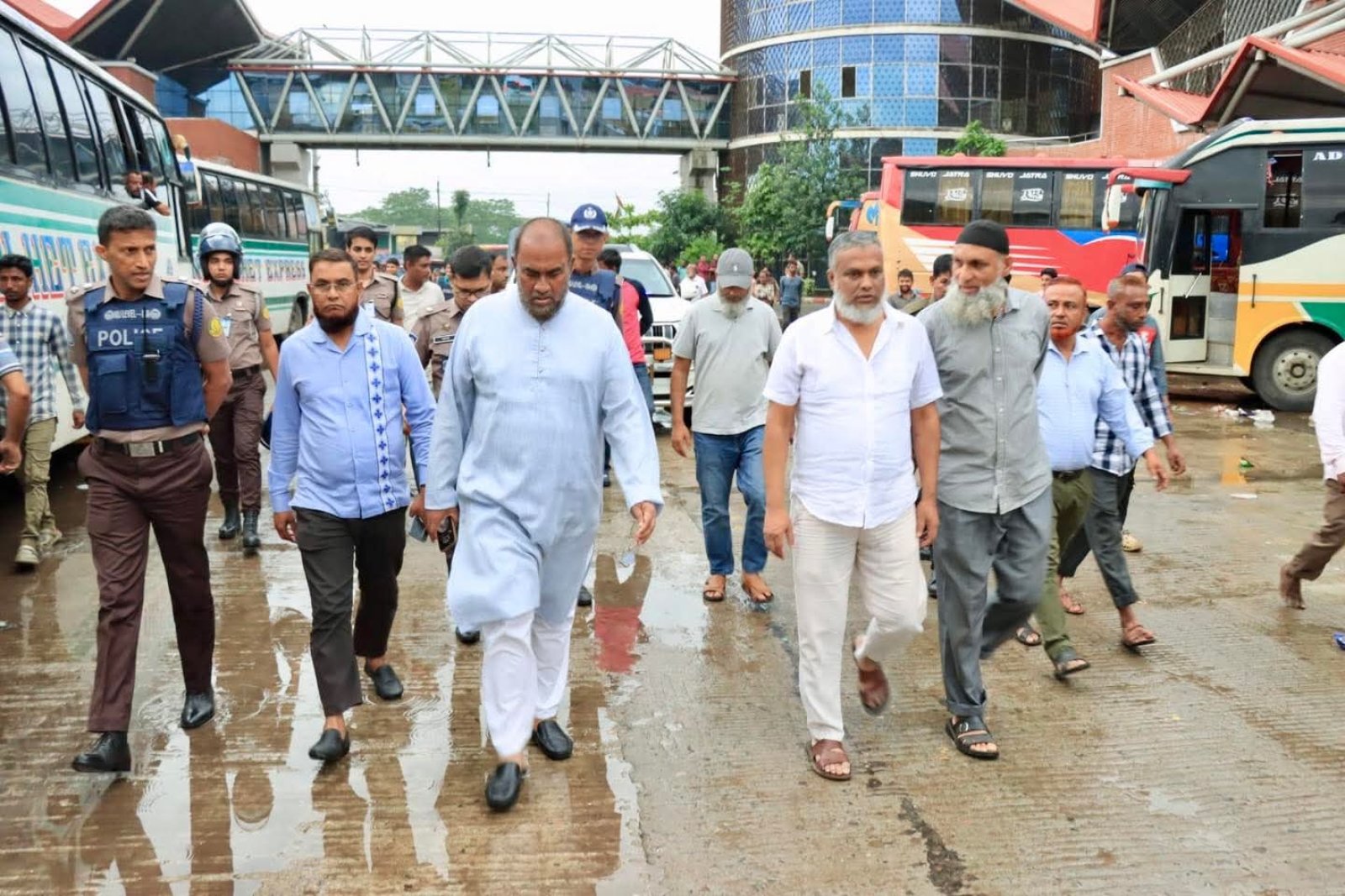 কদমতলীতে পরিবহন শ্রমিকদের সংঘর্ষে উত্তেজনা, সিসিক প্রশাসকের হস্তক্ষেপে পরিস্থিতি নিয়ন্ত্রণে