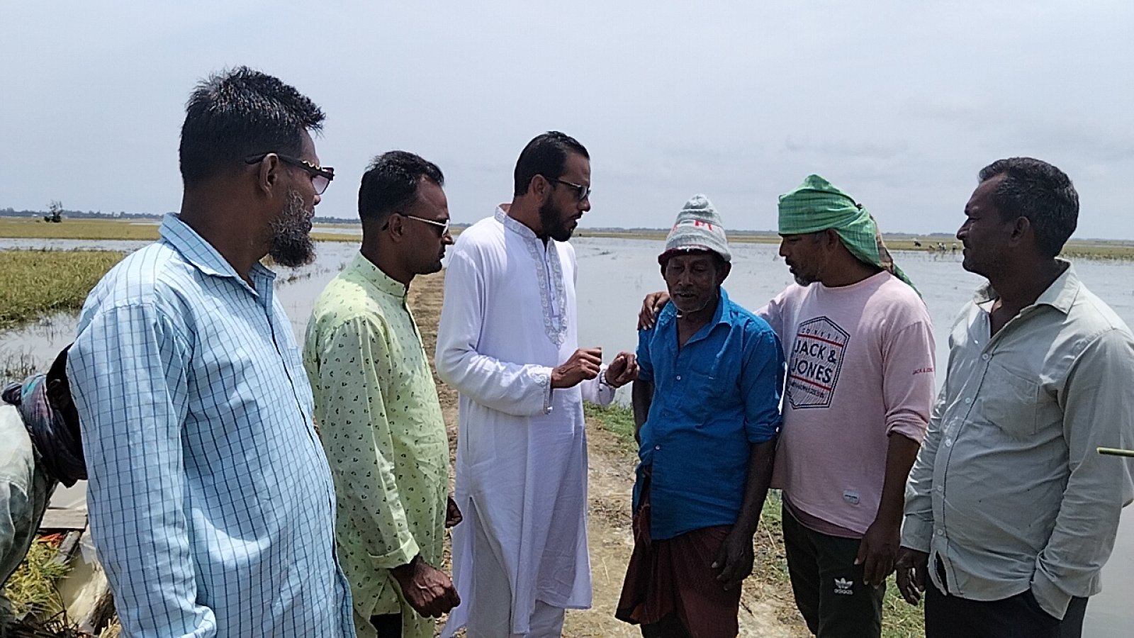 দিরাইয়ে ক্ষতিগ্রস্ত কৃষকদের পাশে কৃষক দল: ভরাম হাওর পরিদর্শনে নেতৃবৃন্দ