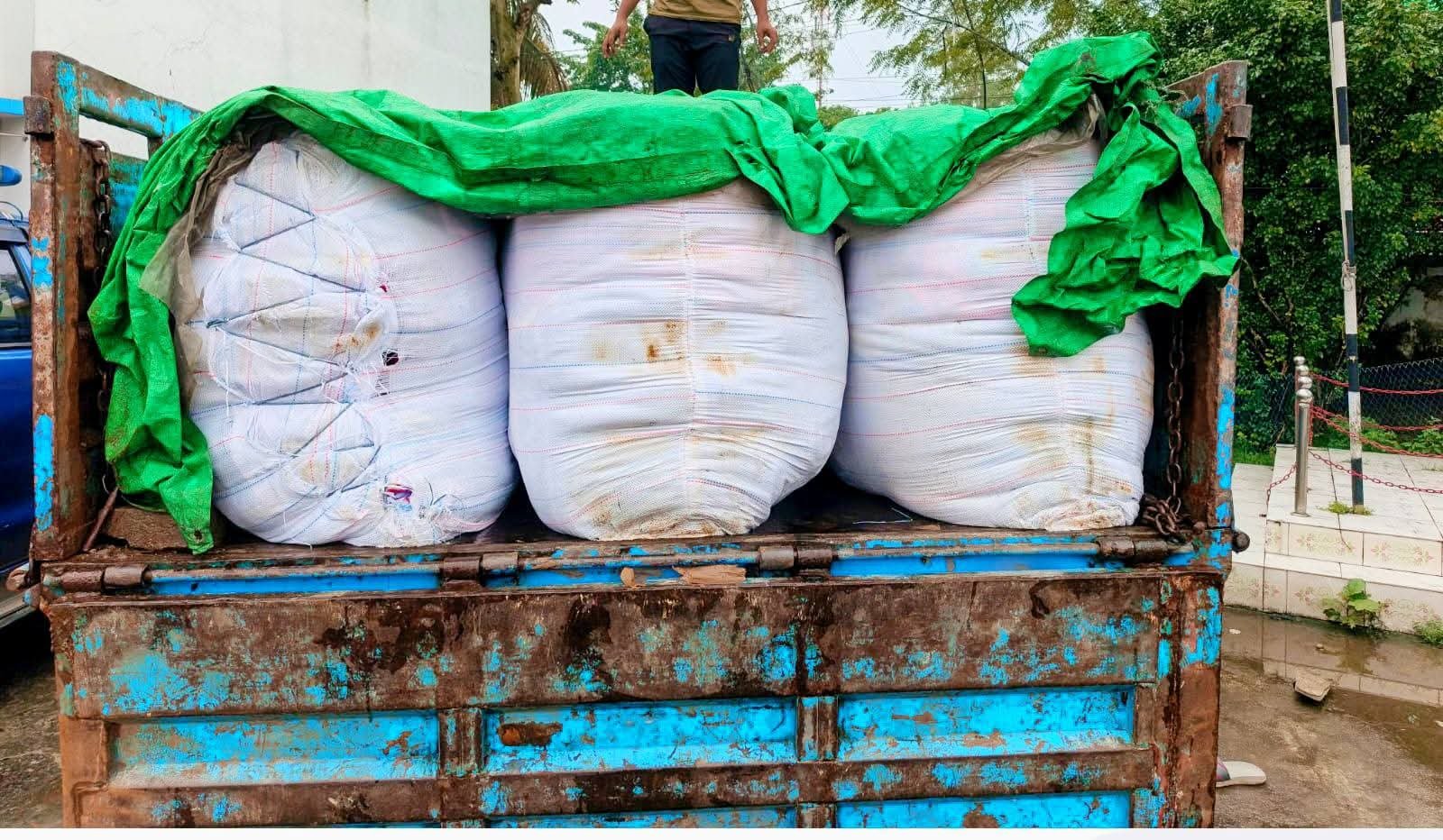 সিলেট সীমান্তে ফের চোরাচালান ধরা, কানাইঘাটে কম্বলসহ আটক ১