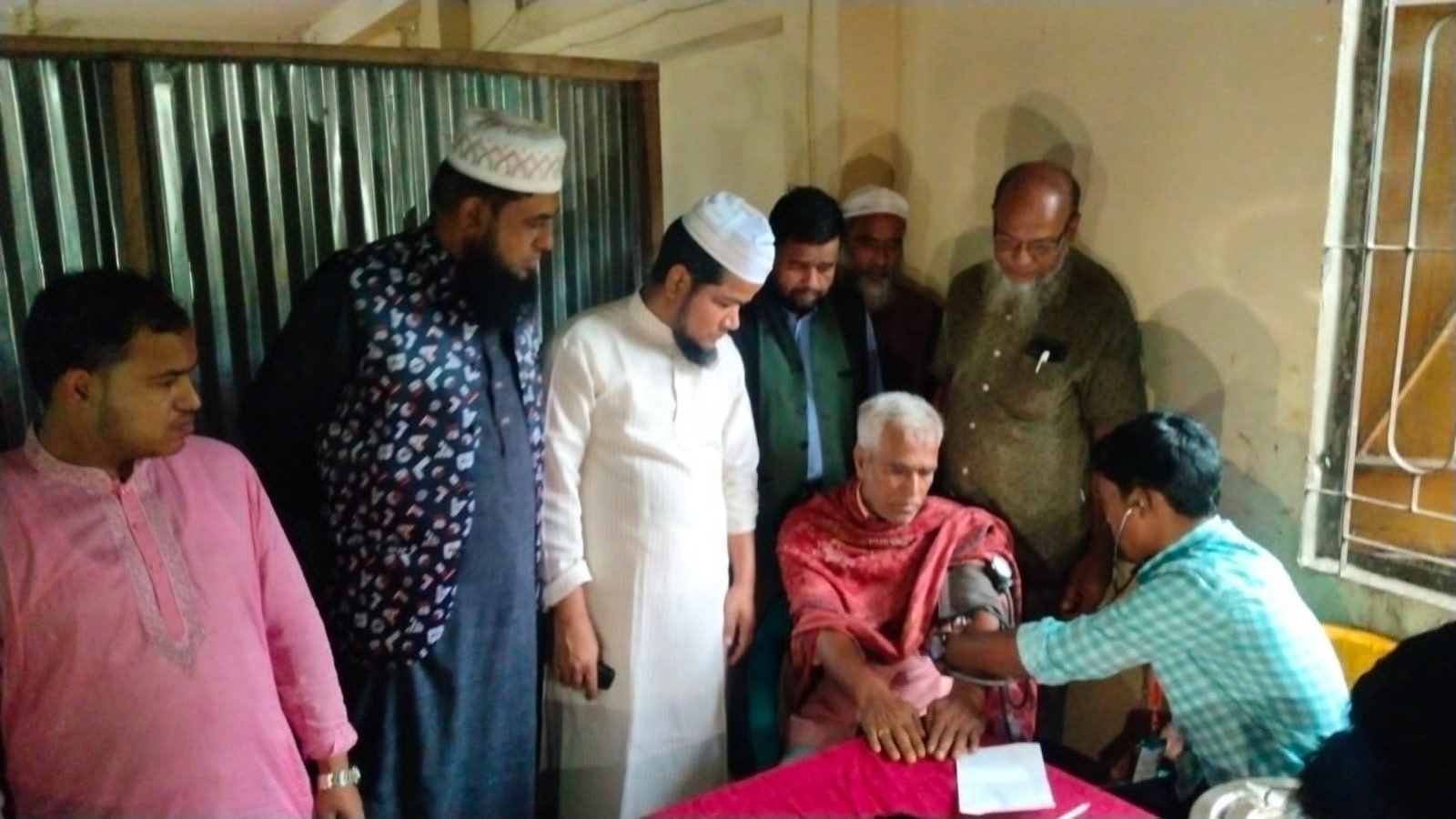 জকিগঞ্জে চক্ষু সেবা ক্যাম্পে হাজারো রোগীর ভিড়, অপারেশনে সুযোগ ১৬০ জনের