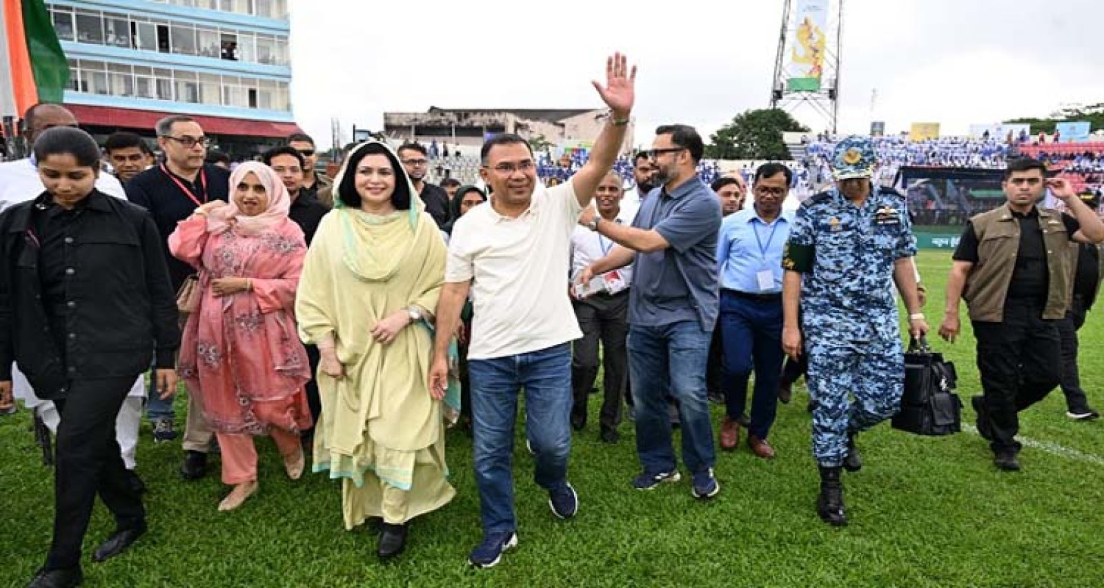 সিলেটে সফরে ঐতিহ্যবাহী সাতকরা গরুর মাংসসহ স্থানীয় খাবারের স্বাদ নিলেন তারেক রহমান