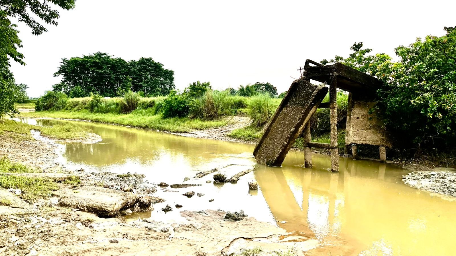 হাজারো মানুষের স্বপ্ন ঝুলে রয়েছে আজও