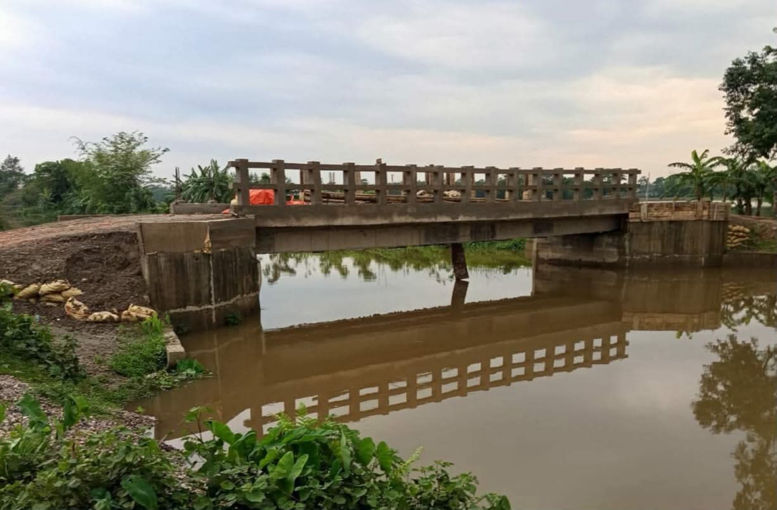 ওসমানীনগর–বিশ্বনাথ সংযোগকারী ব্রিজে অনিয়মের অভিযোগ, কোটি টাকার প্রকল্পে ফাটল ও নিম্নমানের কাজ নিয়ে ক্ষোভ