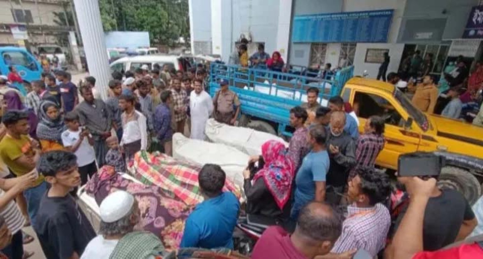 সিলেটের দক্ষিণ সুরমায় ট্রাক–পিকআপ মুখোমুখি সংঘর্ষে প্রাণহানি বেড়ে ৯