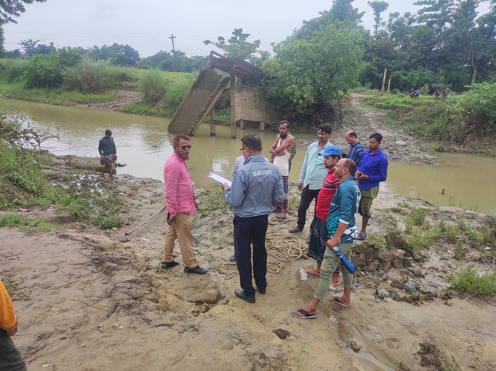 গোয়াইনঘাটে ঝুলন্ত ব্রিজসহ ৩ সেতু পরিদর্শন, দ্রুত সংস্কারের আশ্বাস বিএনপি নেতাদের