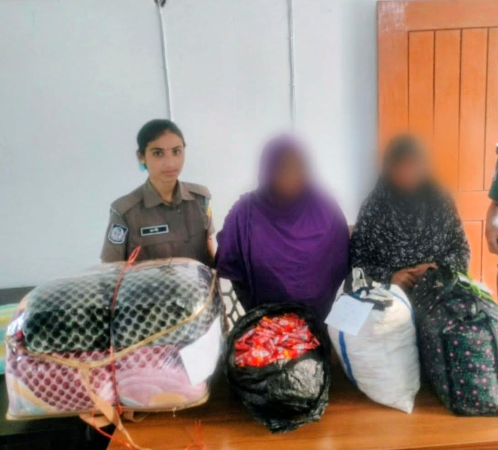 ঢাকা-সিলেট মহাসড়কে অভিযান: চকলেট ও কম্বল জব্দ, আটক ২
