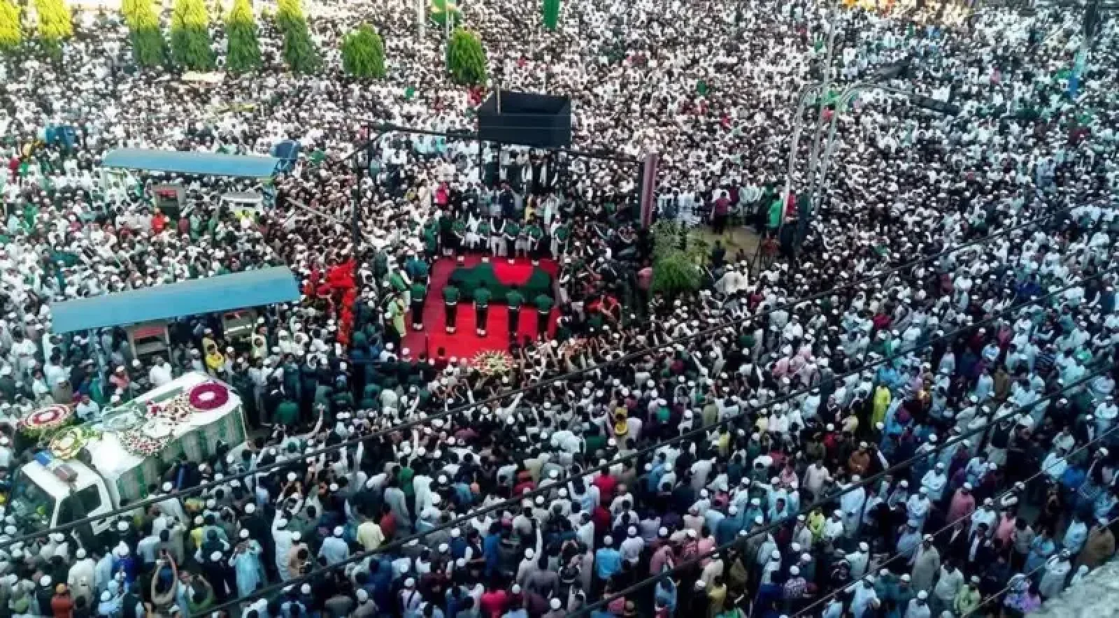 বীর মুক্তিযোদ্ধা ইঞ্জিনিয়ার মোশাররফ হোসেনের জানাজায় চট্টগ্রামে মানুষের ঢল
