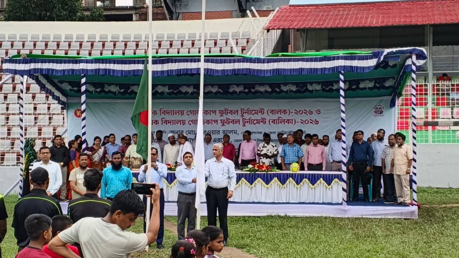 রঙিন বেলুন উড়িয়ে সিলেটে প্রাথমিক বিদ্যালয় গোল্ডকাপ ফুটবল টুর্নামেন্টের শুভ উদ্বোধন