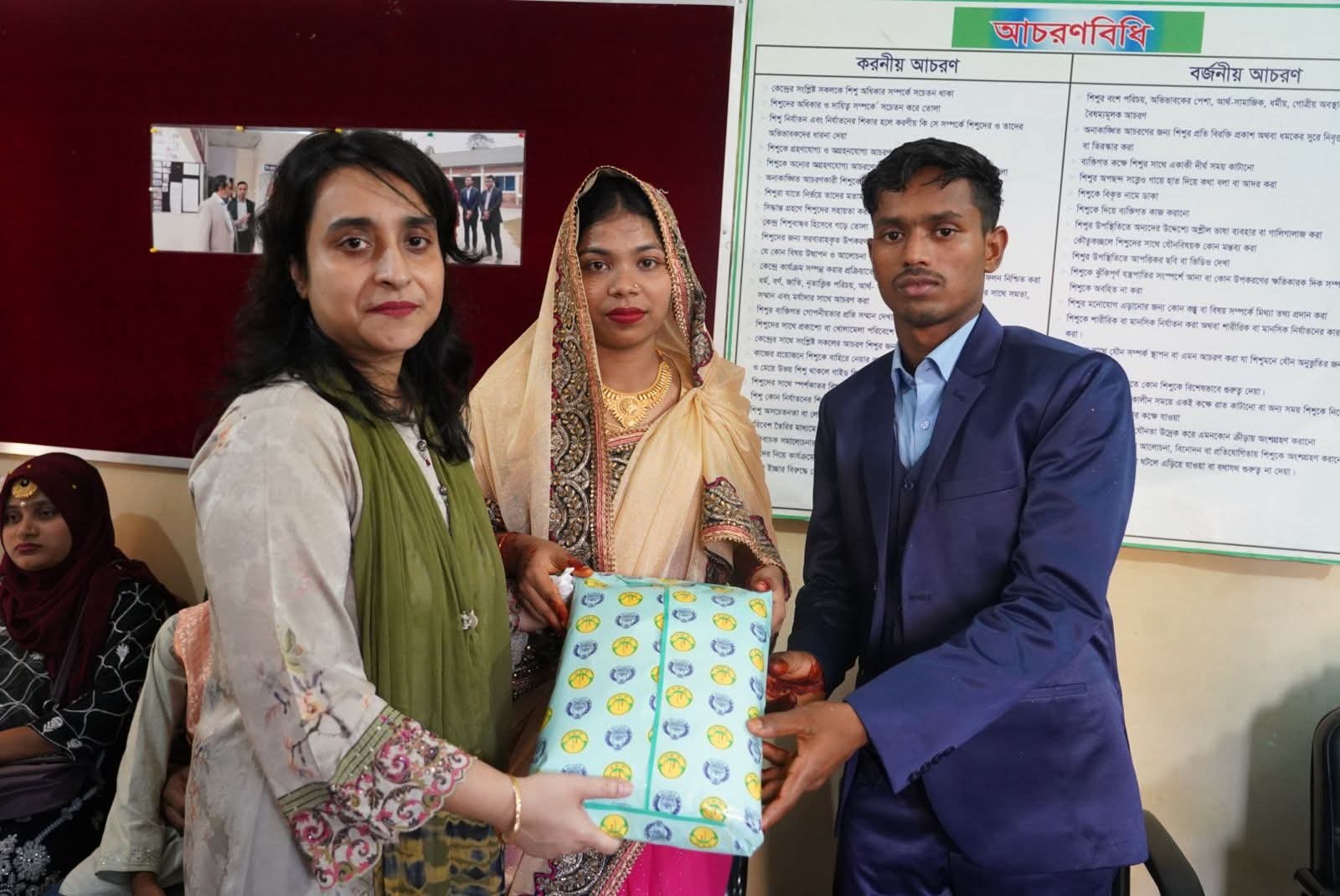 পুনর্বাসন কেন্দ্র থেকে নতুন জীবনের পথে স্বপ্না আক্তার, বিবাহোত্তর সংবর্ধনায় শুভকামনা জানালেন এসএমপি কমিশনার