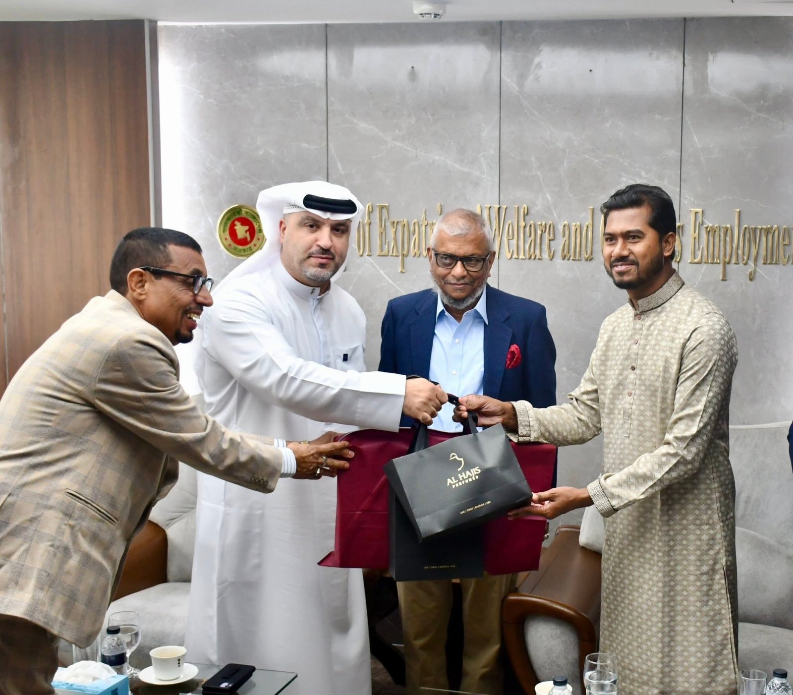 দুবাইয়ে ৬ হাজার ড্রাইভার নিয়োগে বাংলাদেশকে অগ্রাধিকার, মন্ত্রণালয়ে সৌজন্য সাক্ষাৎ