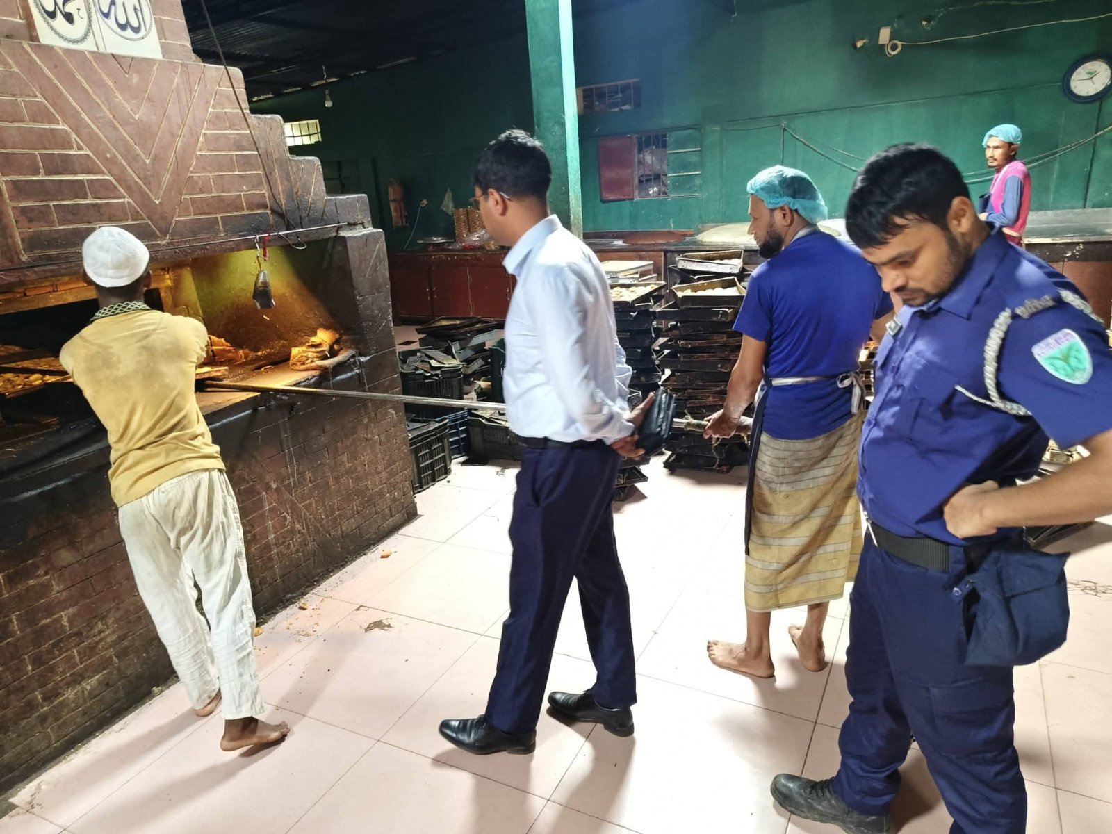 মৌলভীবাজারে ভ্রাম্যমাণ আদালতের অভিযান, ‘সুমা ফুড’কে ১ লাখ টাকা জরিমানা