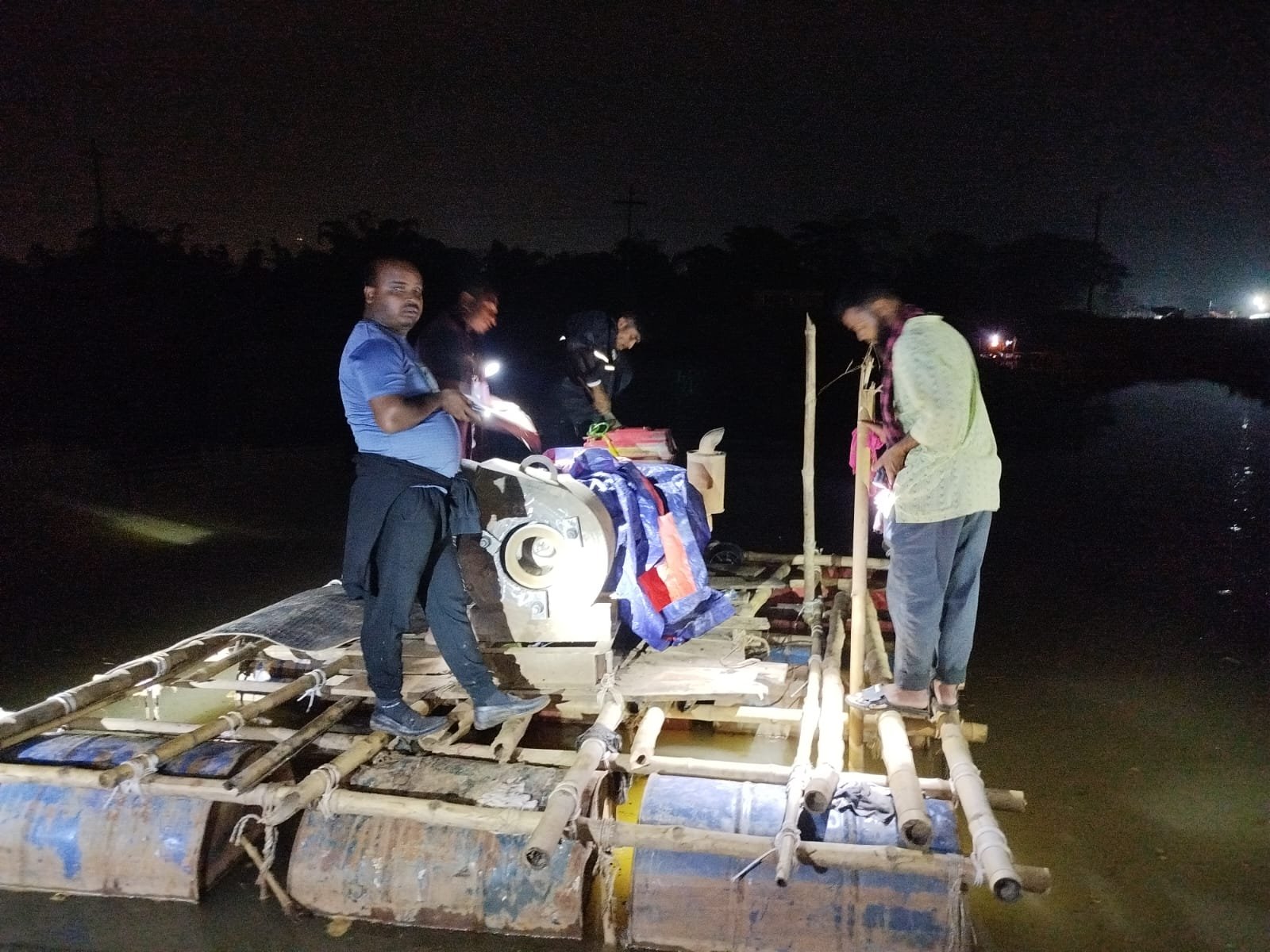 কোম্পানীগঞ্জে রাতের আঁধারে বালু লুটের মহোৎসব, প্রশাসনের অভিযানে ৭ ড্রেজার ধ্বংস
