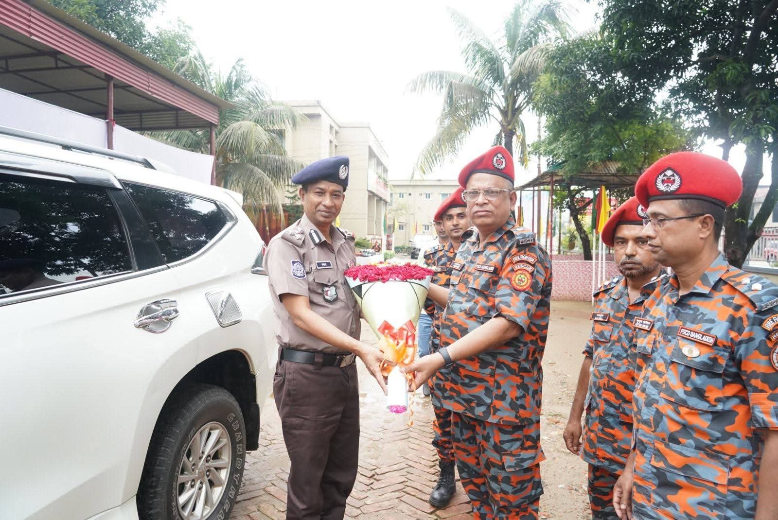 নিরাপদ রাখবো সম্পদ ও জীবন” — ফায়ার সার্ভিস সপ্তাহের আলোচনায় অংশ নিলেন এসএমপি কমিশনার