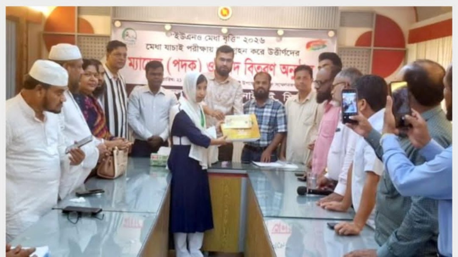 কানাইঘাটে প্রথমবারের মতো ইউএনও মেধাবৃত্তি: শিক্ষার্থীদের হাতে নগদ বৃত্তি, মেডেল ও সনদ